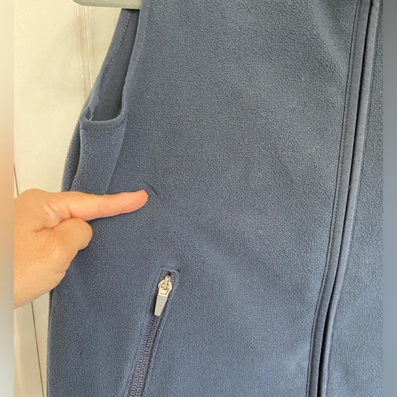 Lands’ End Women’s Full Zip Fleece Vest Size Medium (10/12) Navy Blue Cozy - Picture 3 of 6